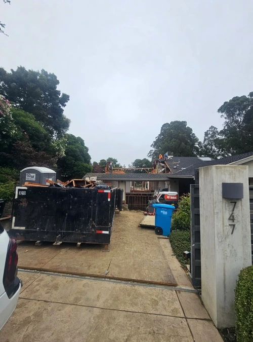 Proceso de demolición en casa residencial